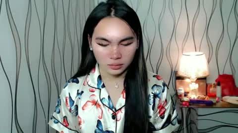 Snapshot of ur_innocent_girlx chatting on November 9, 2025, 11:47 pm QUEENSY online show from November 9, 2025, 11:47 pm