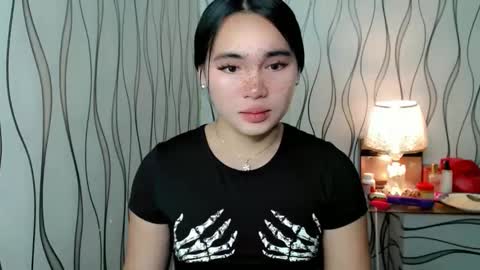 Snapshot of ur_innocent_girlx chatting on November 10, 2025, 6:29 pm QUEENSY online show from November 10, 2025, 6:29 pm