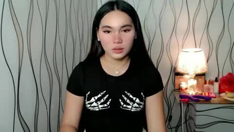 Snapshot of ur_innocent_girlx chatting on November 17, 2025, 1:11 am QUEENSY online show from November 17, 2025, 1:11 am