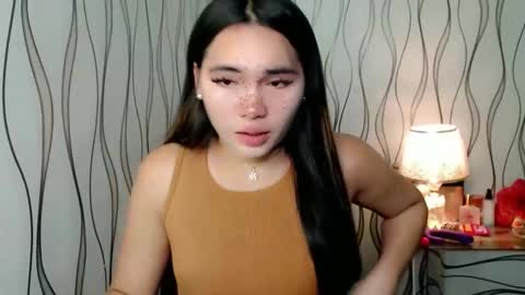 Snapshot of ur_innocent_girlx chatting on November 19, 2025, 2:44 am QUEENSY online show from November 19, 2025, 2:44 am