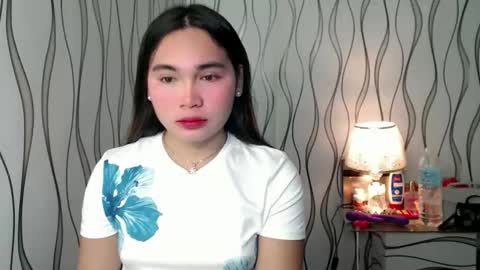 Snapshot of ur_innocent_girlx chatting on November 21, 2025, 2:32 am QUEENSY online show from November 21, 2025, 2:32 am