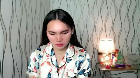 Snapshot of ur_innocent_girlx chatting on November 22, 2025, 9:25 pm QUEENSY online show from November 22, 2025, 9:25 pm