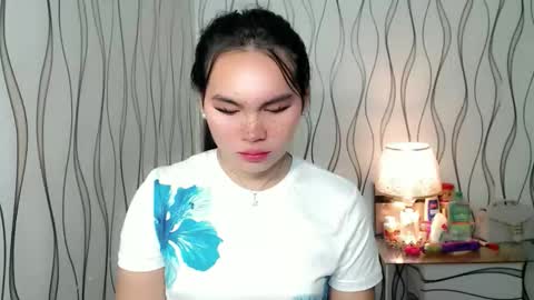 Snapshot of ur_innocent_girlx chatting on November 23, 2025, 11:15 pm QUEENSY online show from November 23, 2025, 11:15 pm