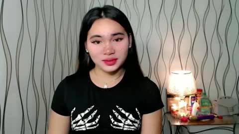 Snapshot of ur_innocent_girlx chatting on November 24, 2025, 9:25 pm QUEENSY online show from November 24, 2025, 9:25 pm