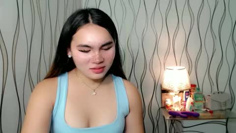 Snapshot of ur_innocent_girlx chatting on November 27, 2025, 11:56 am QUEENSY online show from November 27, 2025, 11:56 am