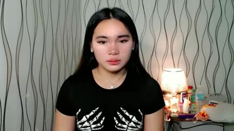 Snapshot of ur_innocent_girlx chatting on December 2, 2025, 7:09 pm QUEENSY online show from December 2, 2025, 7:09 pm