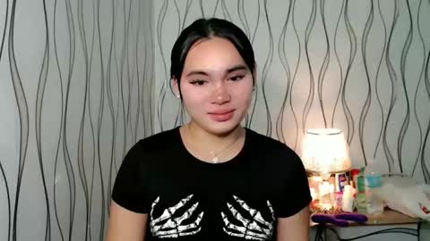 Snapshot of ur_innocent_girlx chatting on December 3, 2025, 1:20 pm QUEENSY online show from December 3, 2025, 1:20 pm