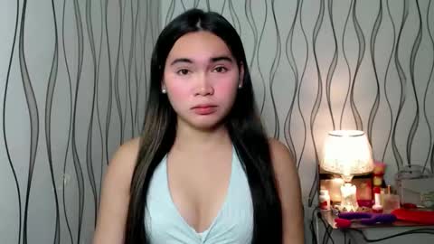 Snapshot of ur_innocent_girlx chatting on December 13, 2025, 7:53 pm QUEENSY online show from December 13, 2025, 7:53 pm