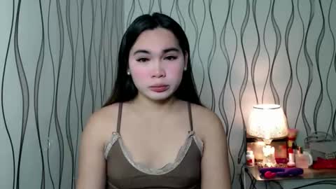 Snapshot of ur_innocent_girlx chatting on December 18, 2025, 3:23 am QUEENSY online show from December 18, 2025, 3:23 am