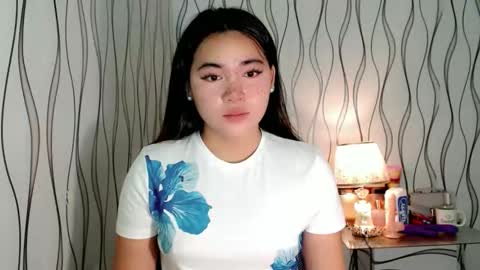 Snapshot of ur_innocent_girlx chatting on January 8, 2026, 3:42 am QUEENSY online show from January 8, 2026, 3:42 am