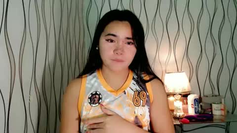 Snapshot of ur_innocent_girlx chatting on January 10, 2026, 8:54 pm QUEENSY online show from January 10, 2026, 8:54 pm