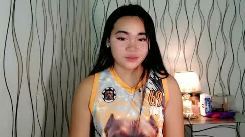 Snapshot of ur_innocent_girlx chatting on January 11, 2026, 3:28 pm QUEENSY online show from January 11, 2026, 3:28 pm