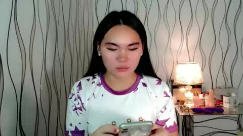 Snapshot of ur_innocent_girlx chatting on January 18, 2026, 2:43 pm QUEENSY online show from January 18, 2026, 2:43 pm