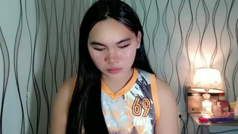 Snapshot of ur_innocent_girlx chatting on February 6, 2026, 12:19 pm QUEENSY online show from February 6, 2026, 12:19 pm