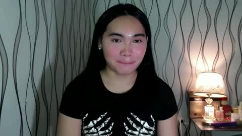 Snapshot of ur_innocent_girlx chatting on February 9, 2026, 1:42 am QUEENSY online show from February 9, 2026, 1:42 am