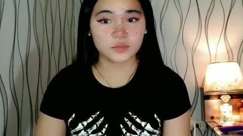 Snapshot of ur_innocent_girlx chatting on March 3, 2026, 3:45 am QUEENSY online show from March 3, 2026, 3:45 am