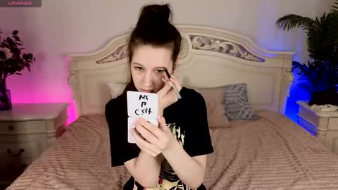 Snapshot of ur_kitty__ chatting on October 1, 2025, 11:16 am Lera online show from October 1, 2025, 11:16 am