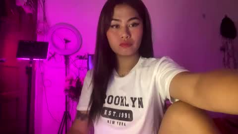 HelloIm  Girly online show from April 7, 2026, 10:42 pm