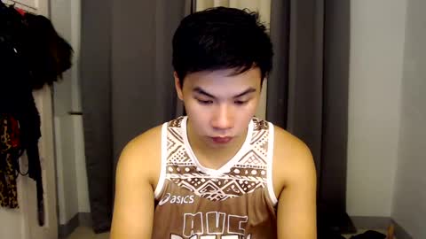 Snapshot of urasian_hardcockxx chatting on December 3, 2024, 8:38 am milly online show from December 3, 2024, 8:38 am