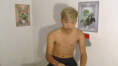 urasian_jomarie online show from March 15, 2026, 9:43 pm