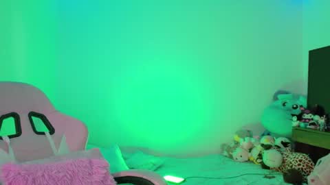 Danielle  online show from April 14, 2026, 9:37 am