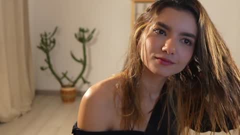 Linda Restrepo online show from December 21, 2024, 11:02 pm