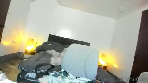 Angela Cullens online show from November 29, 2025, 4:32 pm