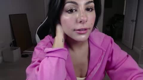 Snapshot of urgoddessmarla chatting on December 14, 2025, 3:23 am Goddess Marla online show from December 14, 2025, 3:23 am