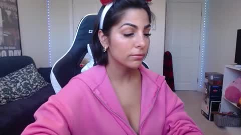 Snapshot of urgoddessmarla chatting on December 18, 2025, 3:29 pm Goddess Marla online show from December 18, 2025, 3:29 pm