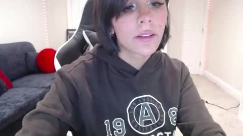 Snapshot of urgoddessmarla chatting on December 21, 2025, 3:35 am Goddess Marla online show from December 21, 2025, 3:35 am