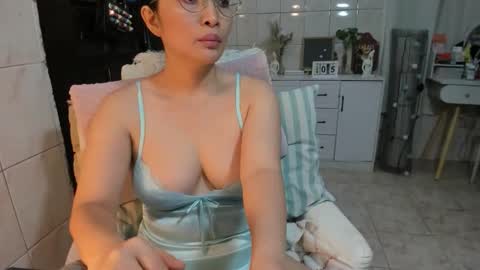 urhotmistress02 online show from May 5, 2026, 12:35 pm