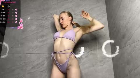 ElizabethLizy online show from November 6, 2025, 6:09 pm