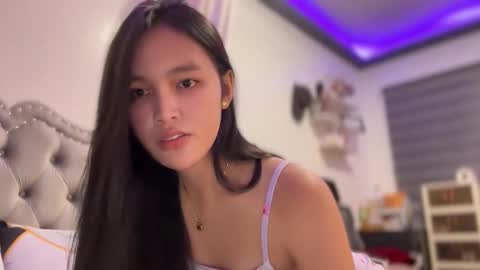 Amira online show from November 11, 2025, 2:44 am