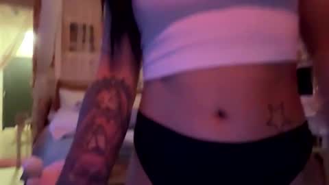 urlittlefilipina online show from December 3, 2025, 11:14 pm