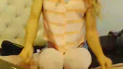 Snapshot of urlittleslut427128 chatting on November 17, 2025, 6:35 pm command me online show from November 17, 2025, 6:35 pm