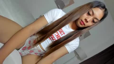 urdreamgirlxoxo online show from December 26, 2024, 12:59 pm