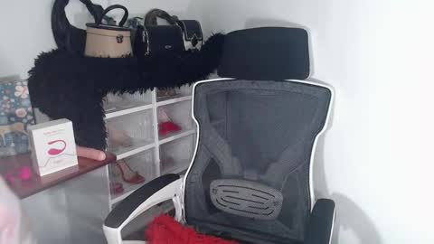 Snapshot of uronlylust_lilit69xx chatting on February 10, 2026, 11:03 am Lhea online show from February 10, 2026, 11:03 am