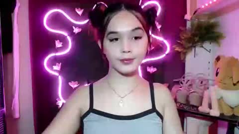 Pia online show from November 3, 2025, 8:43 pm