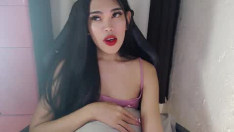 Snapshot of urpinayjenfuckerxxx chatting on January 24, 2025, 1:45 am Jenny online show from January 24, 2025, 1:45 am