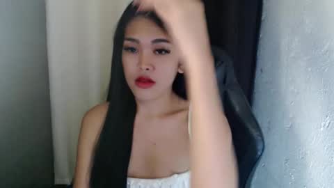 Snapshot of urpinayjenfuckerxxx chatting on February 12, 2025, 10:37 pm Jenny online show from February 12, 2025, 10:37 pm