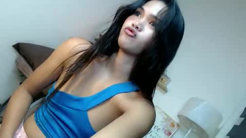 ursandra_xx online show from April 10, 2026, 9:25 am
