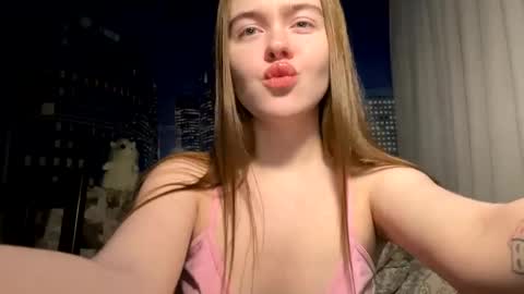 Snapshot of ursoulandheart chatting on February 28, 2025, 9:44 pm Hannah online show from February 28, 2025, 9:44 pm