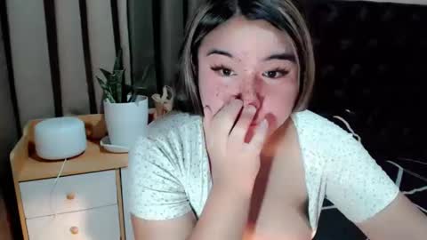 Snapshot of ursweet_ashley chatting on February 9, 2025, 3:22 am online show from February 9, 2025, 3:22 am