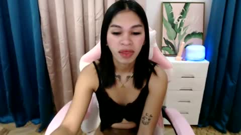 ursweet_zeviixx online show from February 7, 2025, 1:04 am