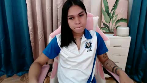 ursweet_zeviixx online show from February 8, 2025, 1:11 am