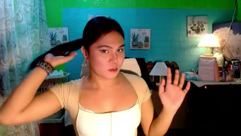 Snapshot of urunexpensivecamilla chatting on November 30, 2025, 4:11 pm YOURGIRLCAMILLA online show from November 30, 2025, 4:11 pm