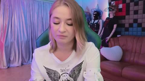 Snapshot of uvrays999 chatting on December 10, 2024, 6:01 am Leila online show from December 10, 2024, 6:01 am