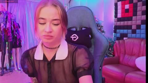 Snapshot of uvrays999 chatting on December 21, 2024, 8:10 pm Leila online show from December 21, 2024, 8:10 pm