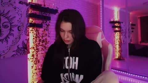 Eva online show from December 8, 2024, 7:54 pm