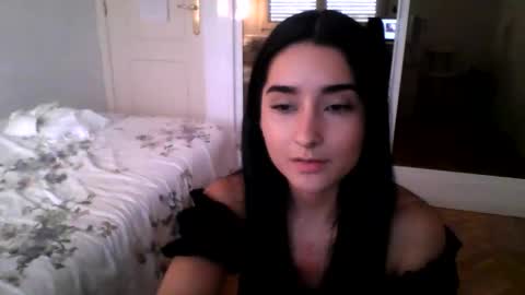 Snapshot of vaenina chatting on November 16, 2025, 11:05 am Vaen online show from November 16, 2025, 11:05 am